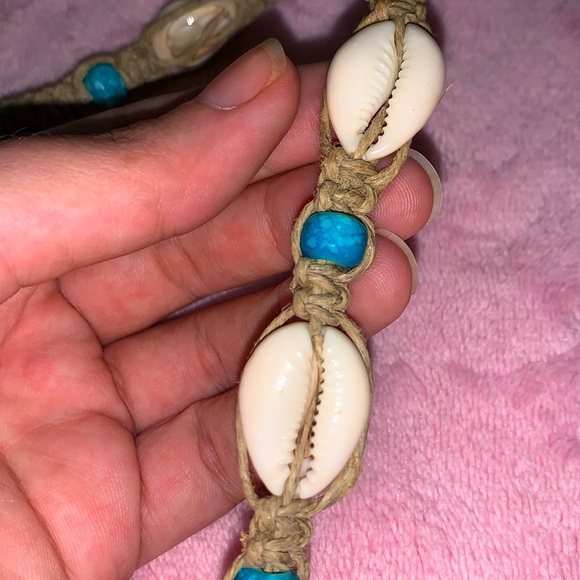 Cowry shell 🐚 beaded necklace - Picture 3 of 4